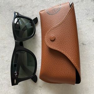 Ray-Ban Original Classic Wayfarer in Black, Regular Size
